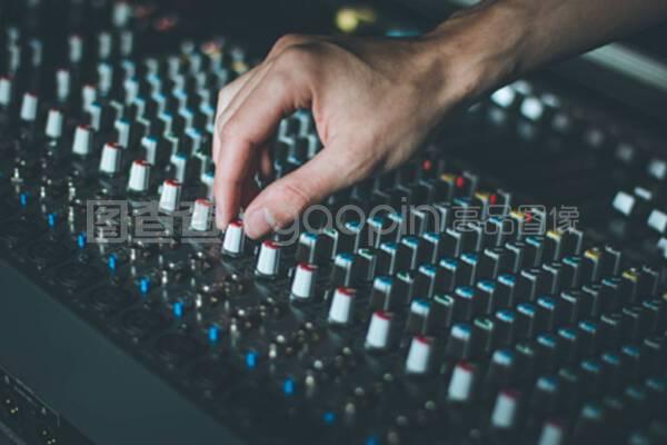 錄音棚混音臺專業(yè)音樂制作