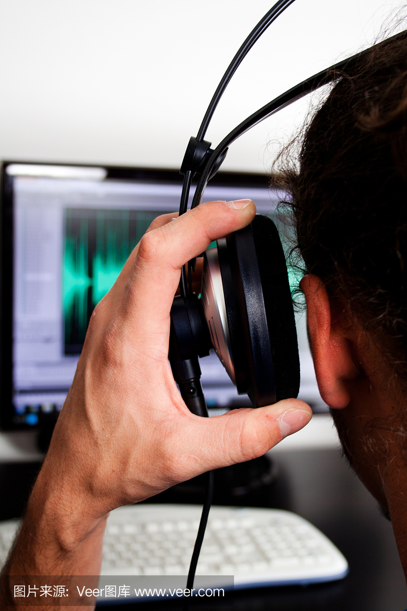 音響技術(shù)員在工作
